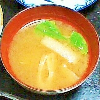 チンゲン菜と油揚げの味噌汁
